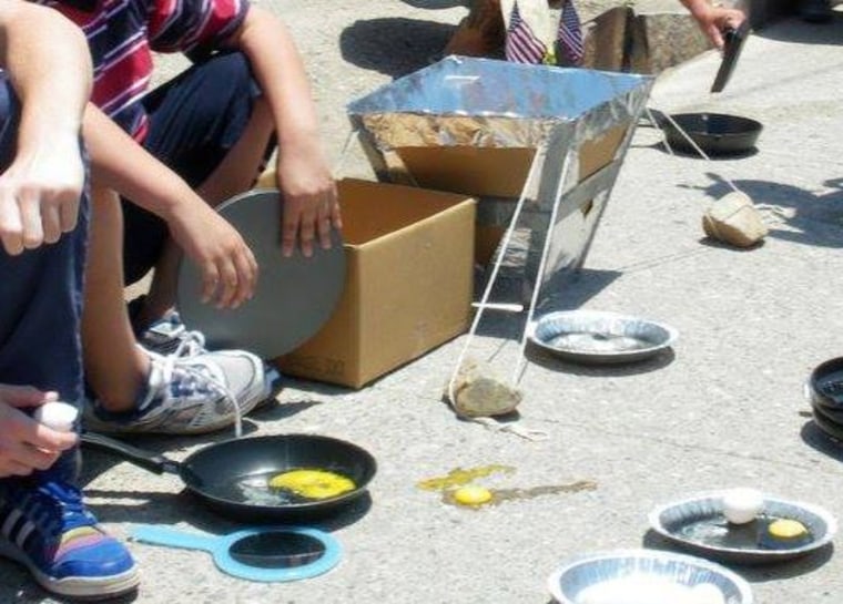 Arizona town cooks up sidewalk egg fry