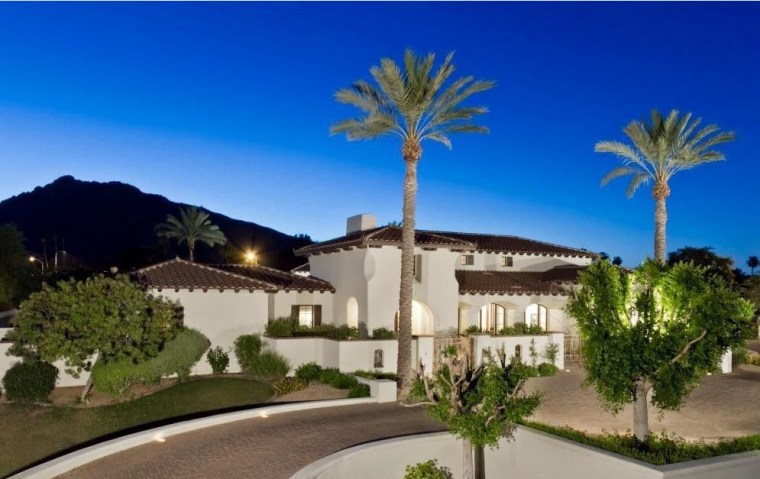 Wayne Gretzky has listed his Scottsdale, Ariz. residence for $3.395 million.