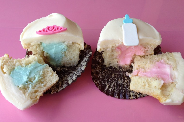 The cupcake chain Sprinkles is offering a \"Royal Cupcake\" with a gender-revealing filling inside.