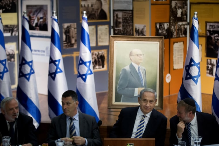 Israel's Prime Minister Benjamin Netanyahu, second right, chairs the weekly cabinet meeting in Jerusalem, July 21, 2013.