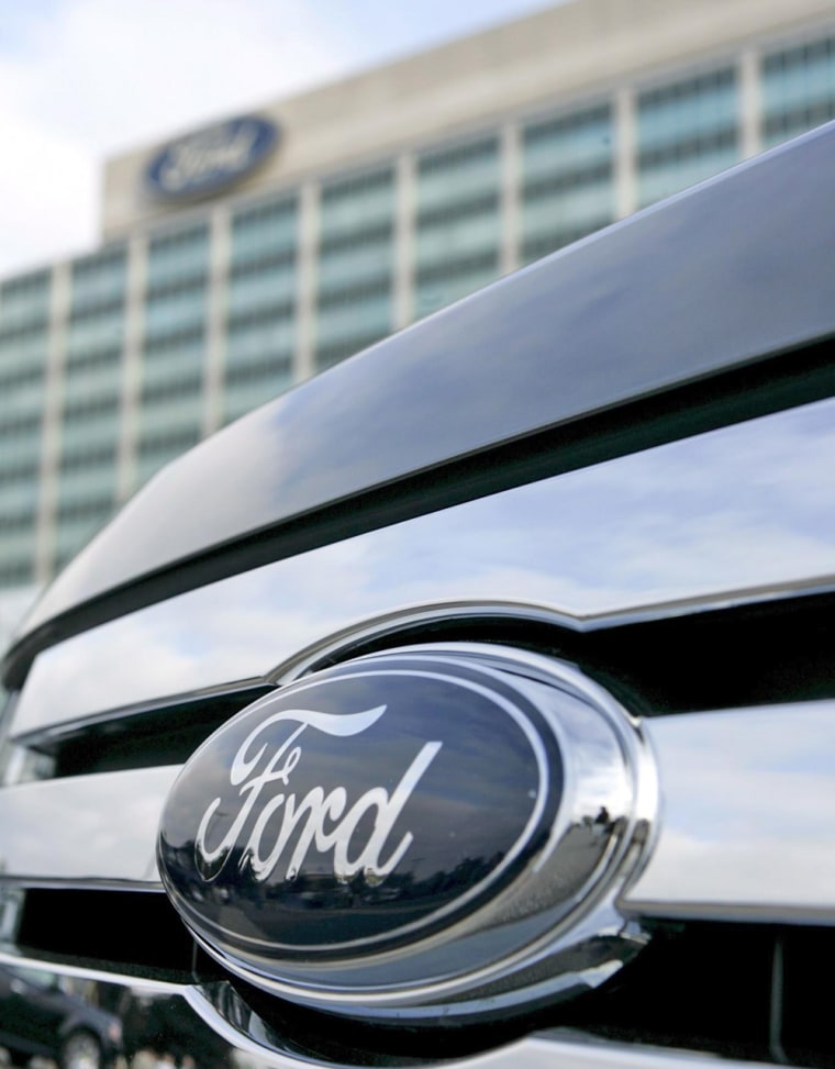 epa01502982 The grill of a Ford Flex in front of Ford Motor Company's headquarters in Dearborn, Michigan, USA on 27 September 2008. September 27 is t...