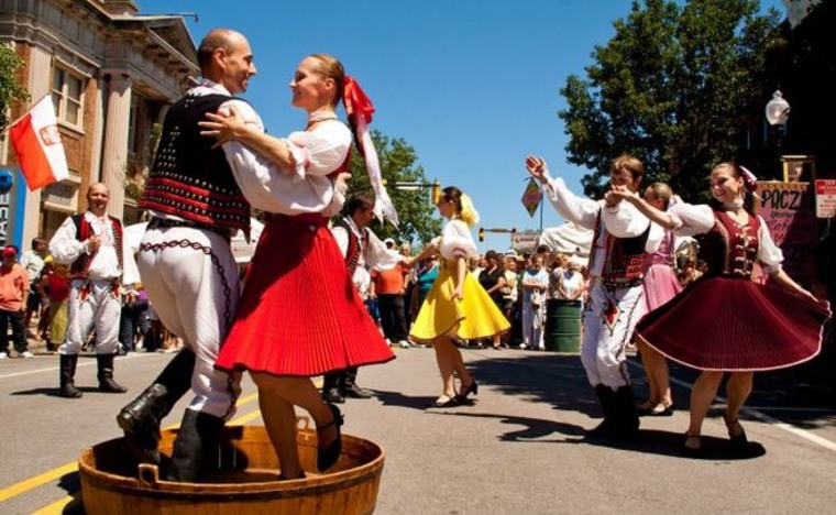 Polish dancers
