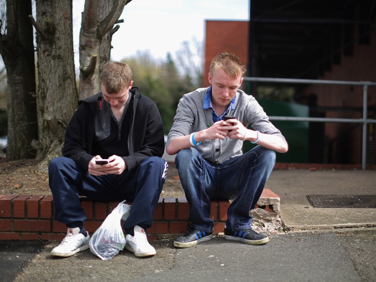 teens texting