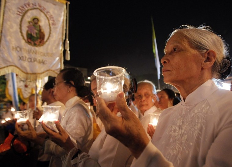 Catholics attend the worldwide hour of Eucharistic adoration in front of the St. Joseph Cathedral in Hanoi June 2, 2013.