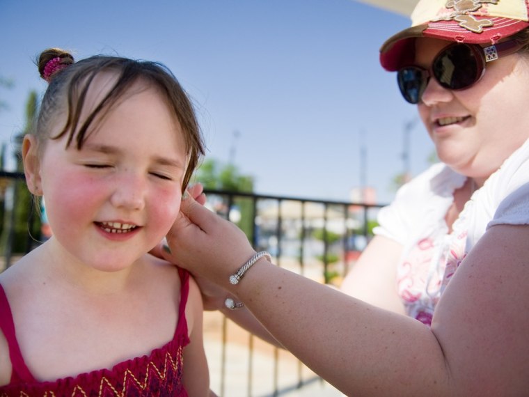 Kids should be allowed to bring sunscreen to school, the AMA says.