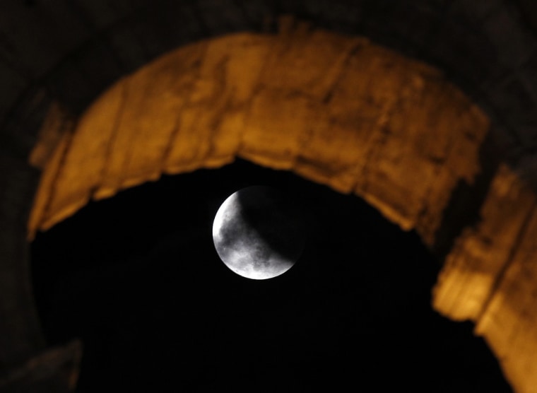 How I shot this lunar eclipse sequence in NSW in-camera and on film -  Australian Photography