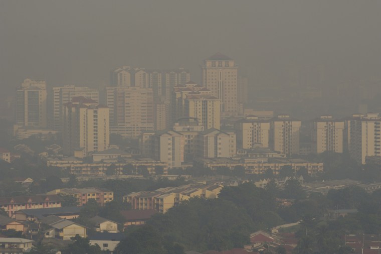 A general view shows residential and commercial buildings shrouded by haze in Ampang, the suburbs of Kuala Lumpur on June 21, 2013. Malaysia was shrouded with smoky haze attributed to mainly fires burning on the Indonesian island of Sumatra causing
