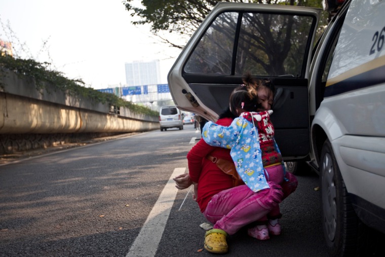 After Li Shengyan was arrested, her 18-month-old daughter gave her a hug.