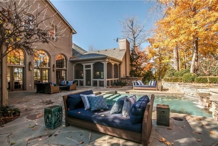 Rascal Flats guitarist Joe Don Rooney's Tennessee mansion is on the market for $1.68 million.