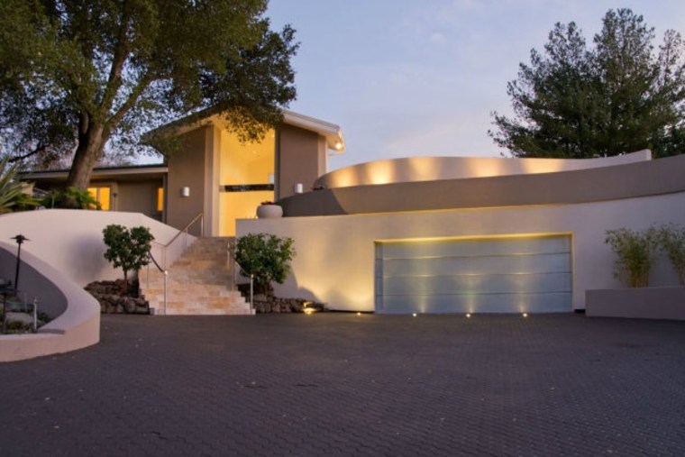 Apple co-found Steve Wozniak designed his modern home in Los Gatos in 1986.