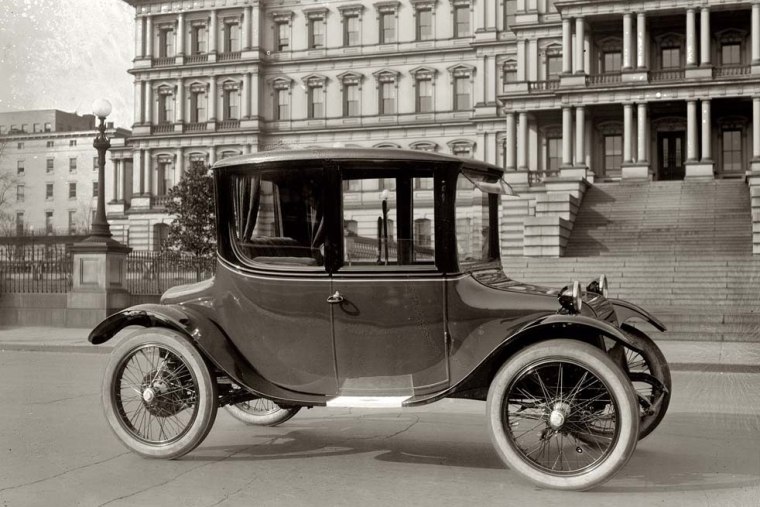 Detroit hints at battery powered sports car
