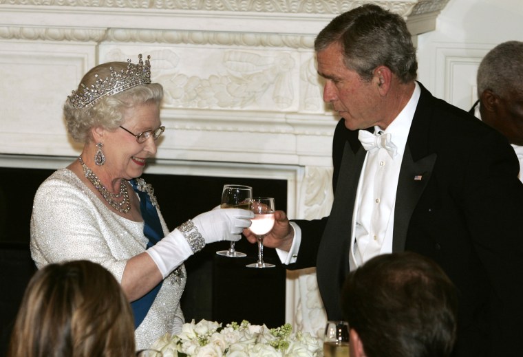 President Bush toasts with Queen Elizabeth II, left, during a state dinner at the White House on Monday, May 7, 2007.