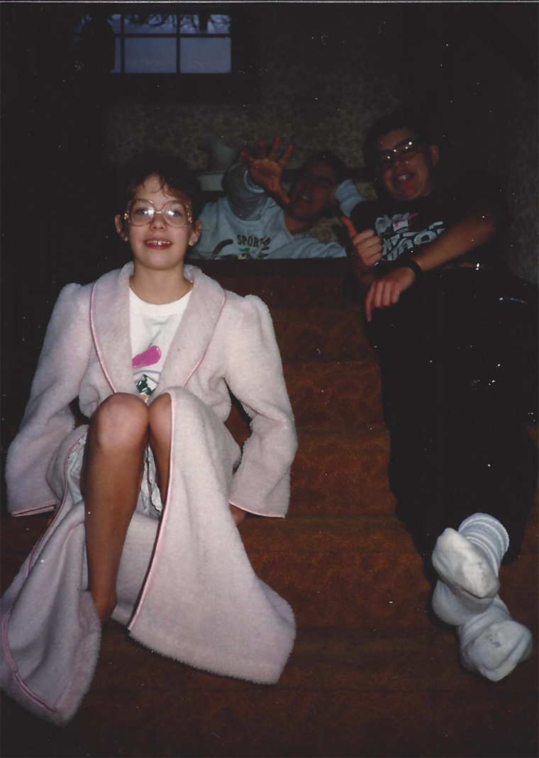 Dylan and her brothers wait on the stairs in 1993.
