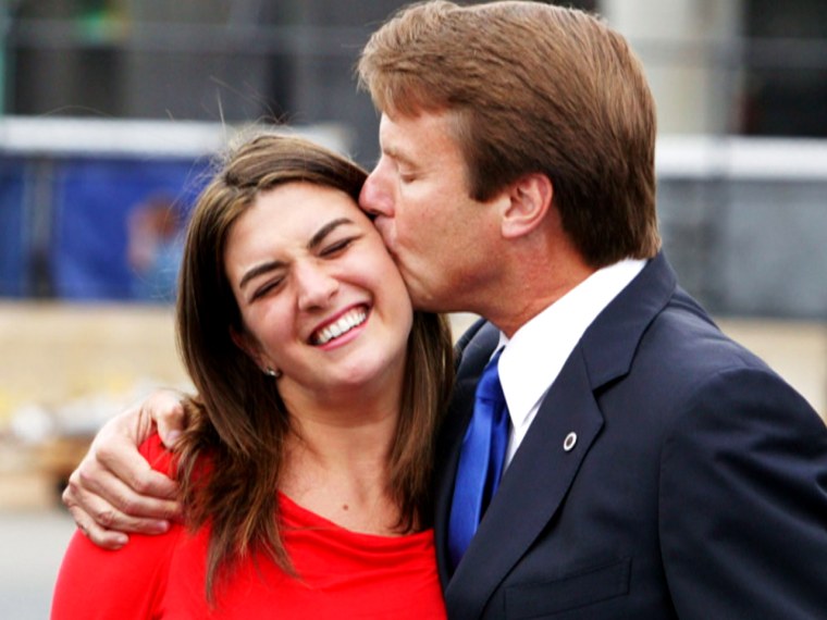 Cate Edwards says she is still close with her father, John Edwards.