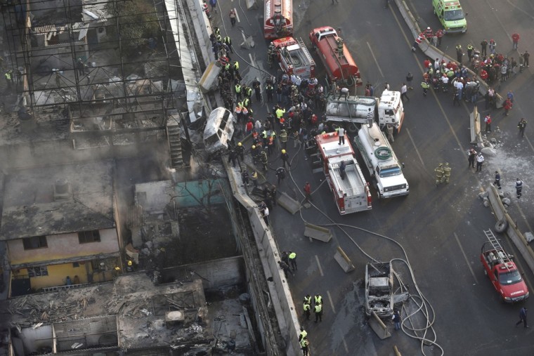 20 killed as gas tanker truck explodes in Mexico