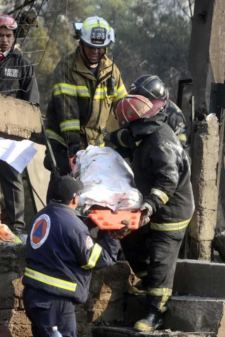 20 killed as gas tanker truck explodes in Mexico