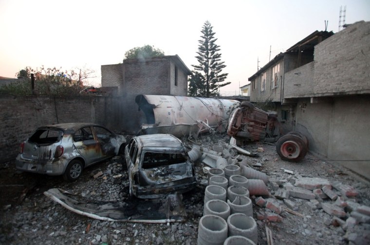 20 killed as gas tanker truck explodes in Mexico