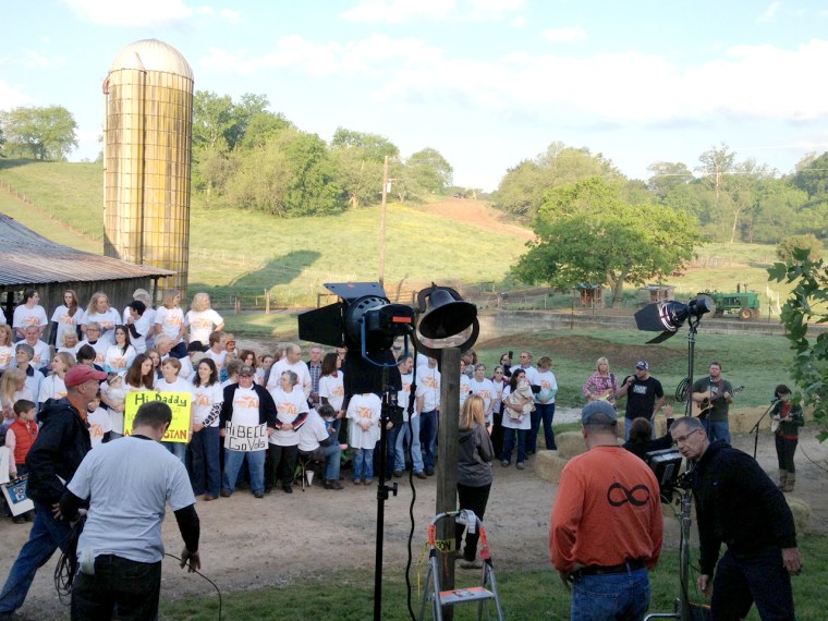 Crowd and band \"pork and beans\"