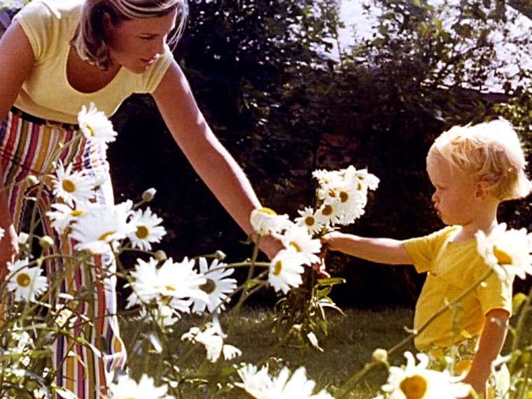 Willie Geist gets some flowers from his mom.