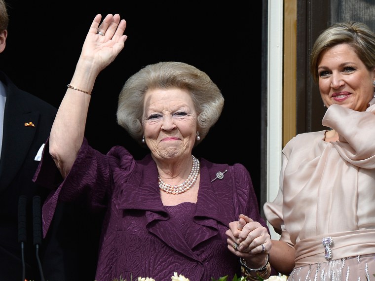 Image: Princess Beatrix of the Netherlands with King Willem Alexander (L) and Queen Maxima (R)