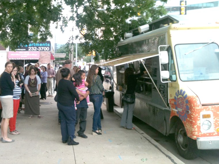 Image: Big Truck Tacos truck with customers