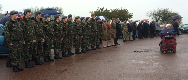 Image: Honoring a World War II veteran at his funeral