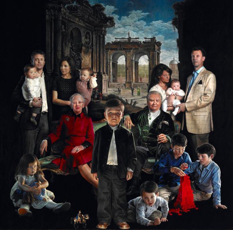 A portrait of the Danish Royal Family by artist Thomas Kluge has drawn criticism for being creepy.