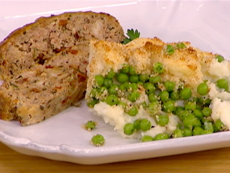 Baked mashed potatoes with peas