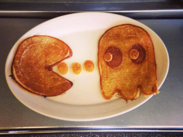 So classic. #dancakes #pacman #pancakeart