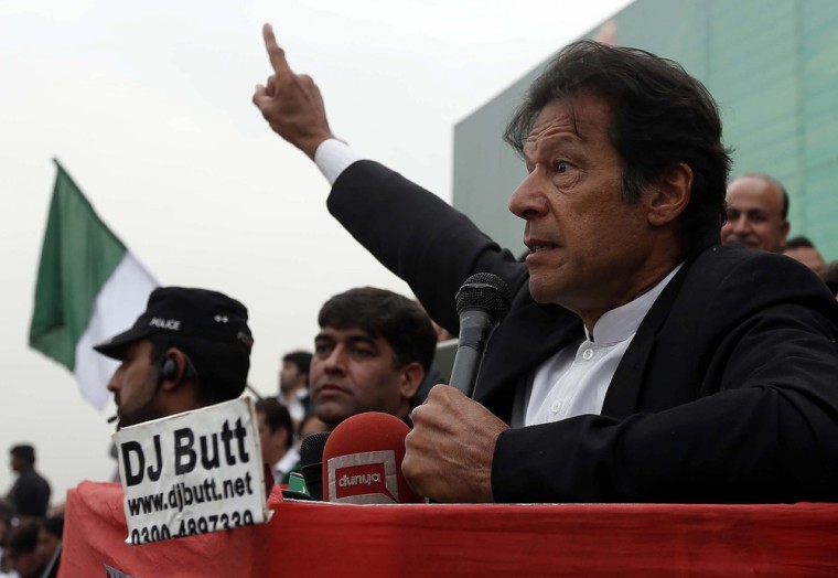 epa03962341 Imran Khan (C), head of opposition party Pakistan Tehrik-e-Insaf (PTI), speaks to supporters during a rally to block NATO supplies to neighboring Afghanistan, in Peshawar, Pakistan, 23 November 2013. PTI threatened to block supply routes for NATO troops in Afghanistan after a US drone strike in the province killed six militants, including senior figures in the Taliban-linked Haqqani network. US drone strikes are deeply unpopular in Pakistan, whose government is pressuring the United States to stop them. Washington says the strikes are necessary to weaken insurgent groups. EPA/ARSHAD ARBAB