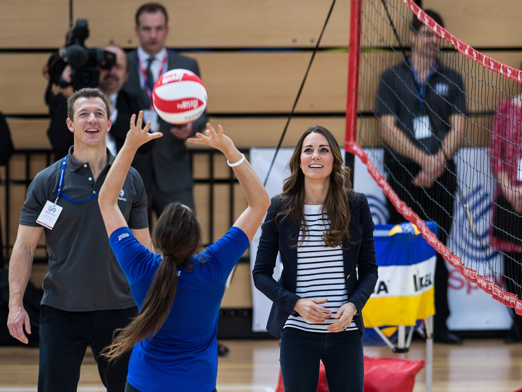 LONDON, ENGLAND - OCTOBER 18:  Catherine, Duchess of Cambridge plays volleyball during her visit to a Sportaid Athlete Workshop at Queen Elizabeth Oly...