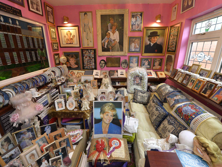 Image: The \"Diana\" room at Margaret Tyler's house in London.
