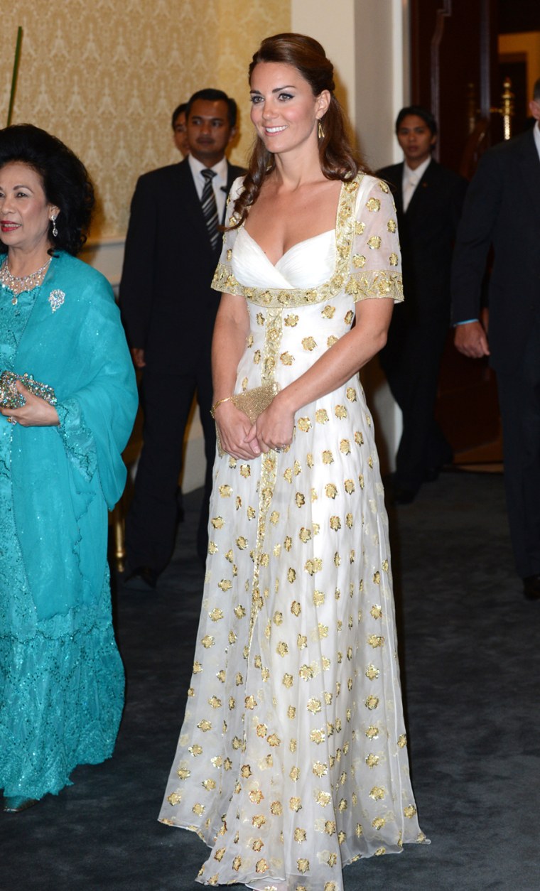 KUALA LUMPUR, MALAYSIA - SEPTEMBER 13: Catherine, Duchess of Cambridge (R) and Sultanah Tuanku Haminah binti Hamidun the Raja Permaisuri Agong of Mala...