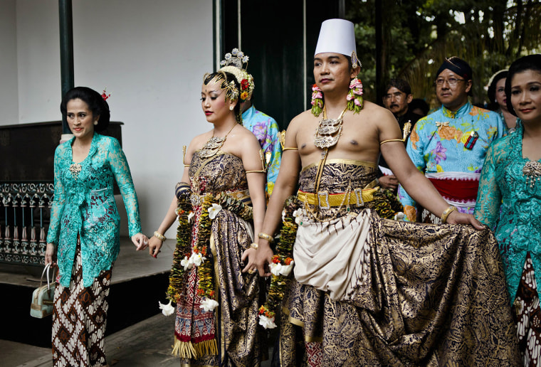 KPH Notonegoro and Gusti Kanjeng Ratu Hayu