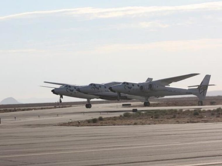 Image: SpaceShipTwo takeoff