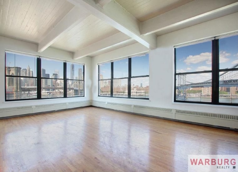 Anne Hathaway reportedly never moved into this apartment, but instead used it as a closet.