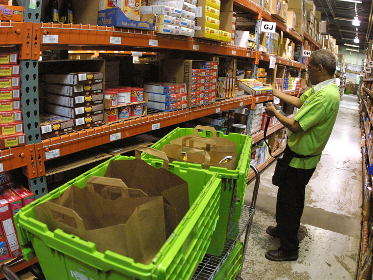 389451 07:Peapod product selector Bill Brimfield fills an order May 17, 2001 at a Peapod's warehouse in Niles, IL. Peapod, an online grocery supermark...
