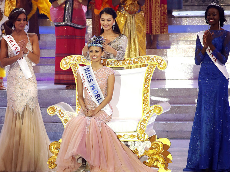 Miss World 2012, Yu Wenxia, crowns Megan Young of the Philippines as the new Miss World.