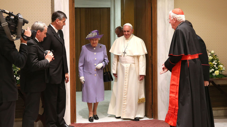 VATICAN CITY, ITALY - APRIL 03:  Queen Elizabeth II and Prince Philip, Duke of Edinburgh, have an audience with Pope Francis, during their one-day vis...