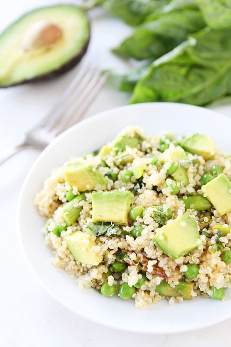 Quinoa salad with asparagus, pears and avocado