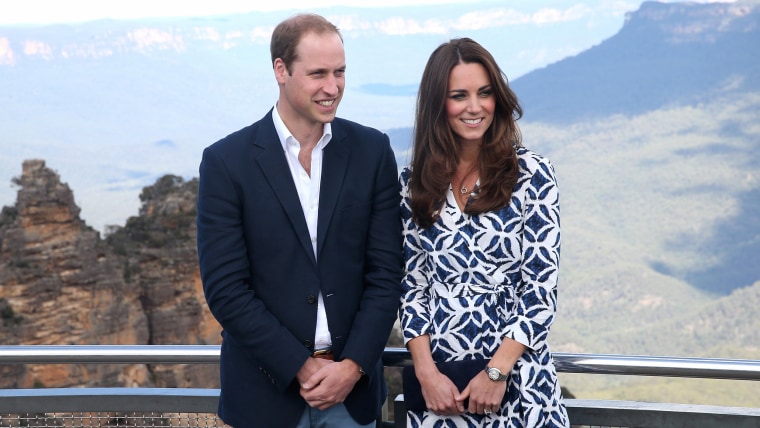KATOOMBA, AUSTRALIA - APRIL 17:  Prince William, Duke of Cambridge and Catherine, Duchess of Cambridge pose for a photograph at Echo Point with The Th...