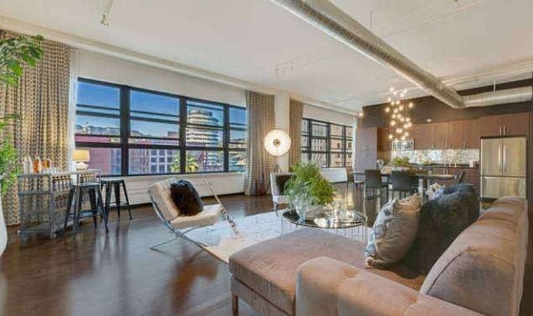 Dave Navarro's Hollywood loft is taking a $50,000 price cut.