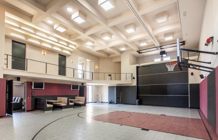 Tim Lincecum's Arizona mansion includes features for the sports enthusiast.