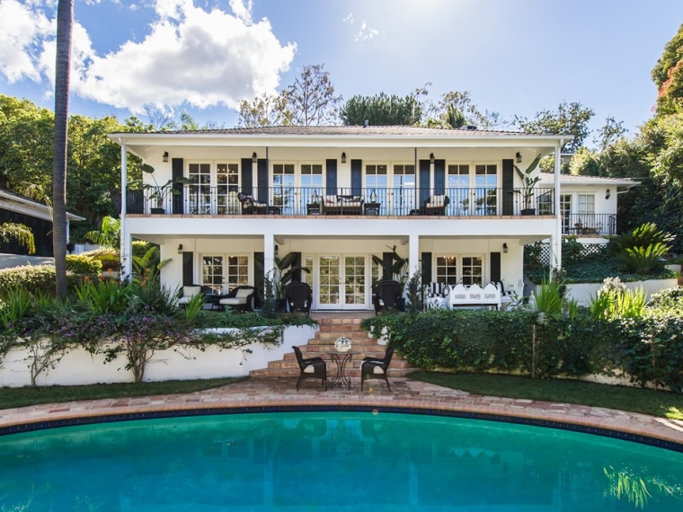 Faye Resnick's home, which she just sold, has a Federalist/New Orleans style.