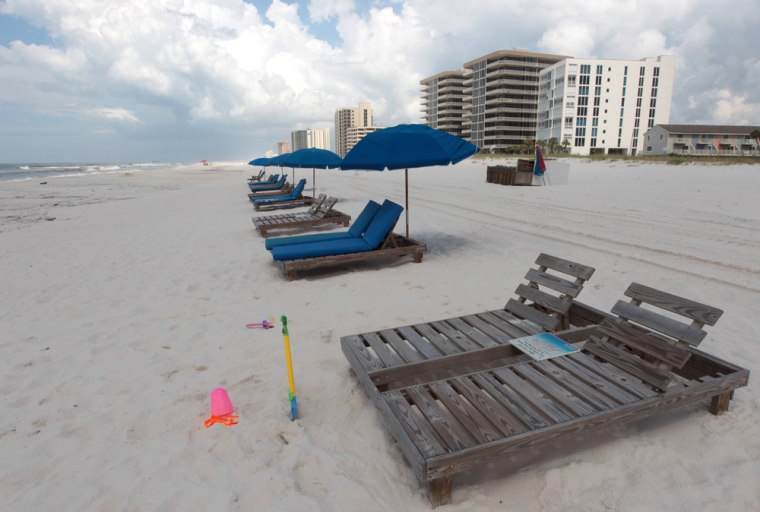 ** HFM ** FOR USE WITH STORY SLUGGED: GULF OIL SPILL JULY FOURTH ** Empty chairs line the beach in Perdido Key, Fla., Friday, July 2, 2010. Oil from t...