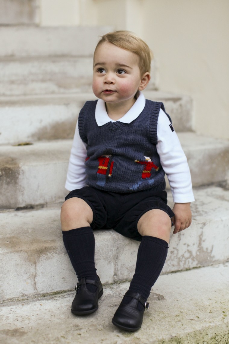 Prince George poses for a Christmas portrait (c) THR The Duke and Duchess of Cambridge