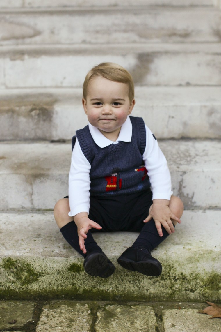 Prince George poses for a Christmas portrait (c) THR The Duke and Duchess of Cambridge