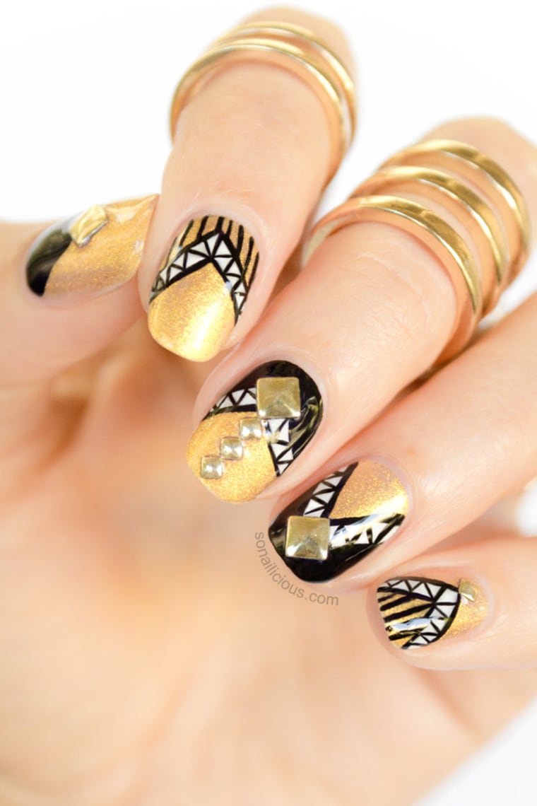 12 Newest Christmas Nail Art Ideas To Try - SoNailicious