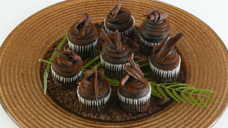 Surprise your vegan friends with a dish they can actually eat! Puck's vegan chocolate cupcakes are the perfect way to cap off your night of viewing.