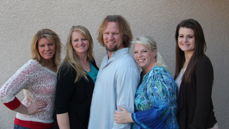 Image: Kody Brown (center) with his sister wives (L to R), Meri, Christine, Janelle and Robyn.